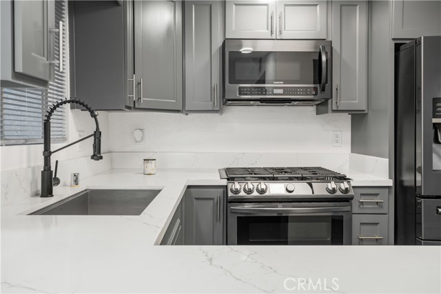 Detail Gallery Image 12 of 30 For 1100 Euclid Ave #104,  Long Beach,  CA 90804 - 2 Beds | 1 Baths