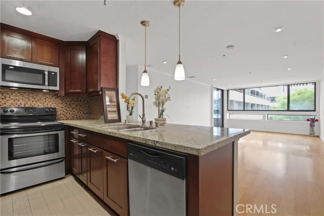 Detail Gallery Image 4 of 21 For 121 S Hope St #318,  Los Angeles,  CA 90012 - 2 Beds | 2 Baths