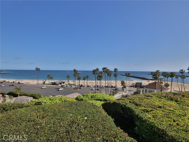 The Corona Del Mar State Beach is only 4 blocks away