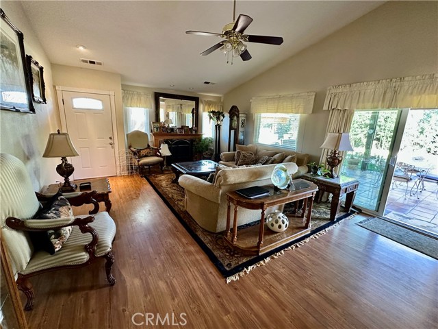 Detail Gallery Image 13 of 50 For 23856 Outrigger, Canyon Lake,  CA 92587 - 3 Beds | 2 Baths