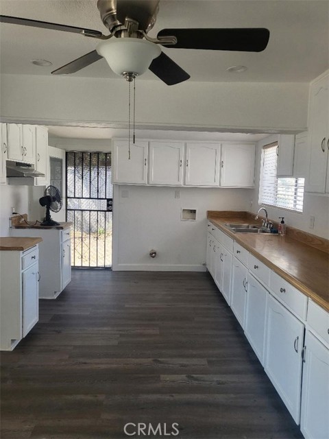 Detail Gallery Image 8 of 10 For 328 326 E 55th, Long Beach,  CA 90805 - 5 Beds | 3 Baths