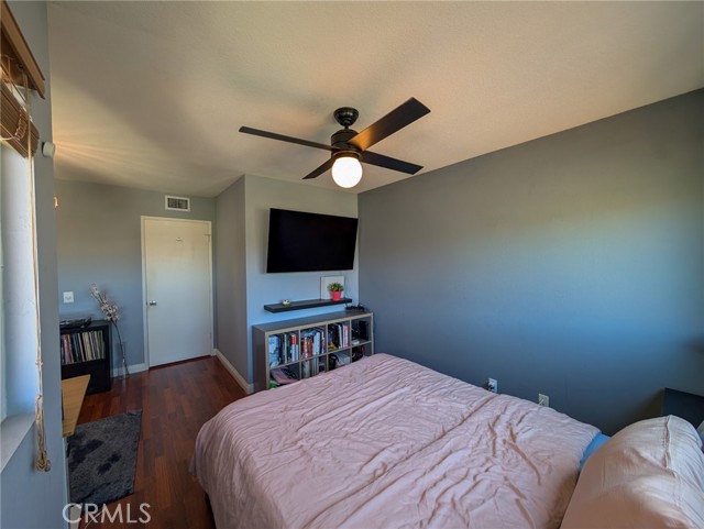 54 Oval Road, Irvine CA: https://media.crmls.org/medias/1be3bf5c-61de-4fd5-8925-839ef04ed569.jpg