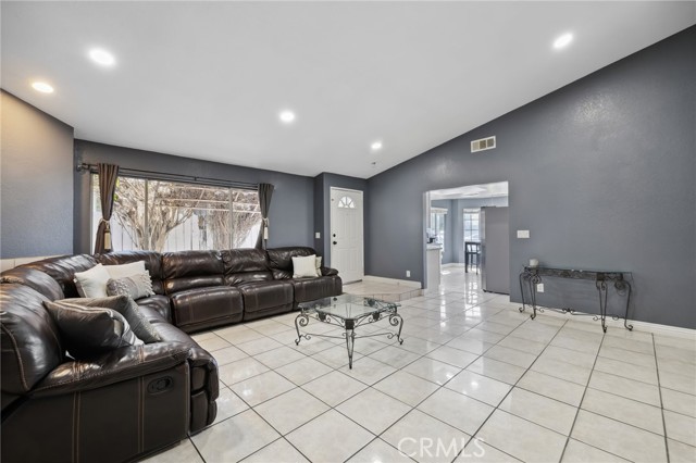 647 Muir Avenue, Pomona CA: https://media.crmls.org/medias/1be3da87-5013-4aae-93ff-257273af438e.jpg
