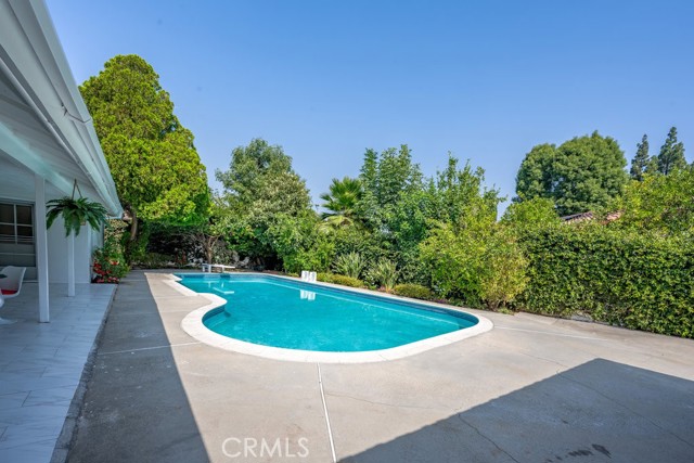 19443 Superior Street, Northridge CA: https://media.crmls.org/medias/1be60a25-606f-4b61-9248-c3b5a347e208.jpg