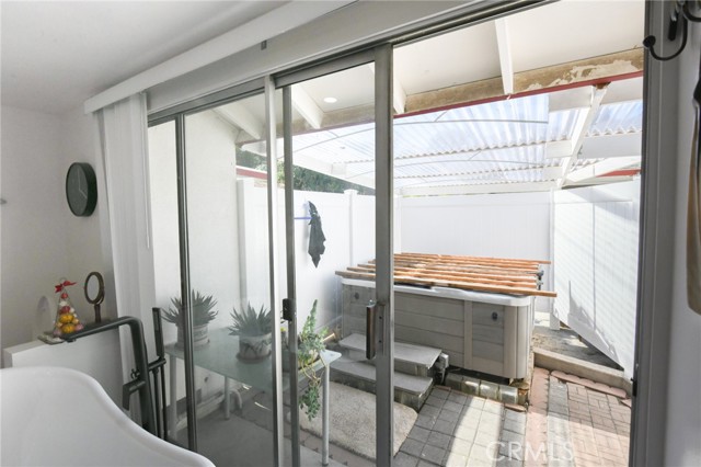 5295 Bronson Way, Riverside CA: https://media.crmls.org/medias/1be61896-e4d8-4467-91fb-5dfb47e84d29.jpg