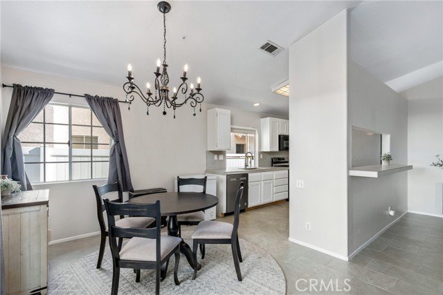 Detail Gallery Image 6 of 24 For 7905 Valencia Ct, Highland,  CA 92346 - 3 Beds | 2 Baths