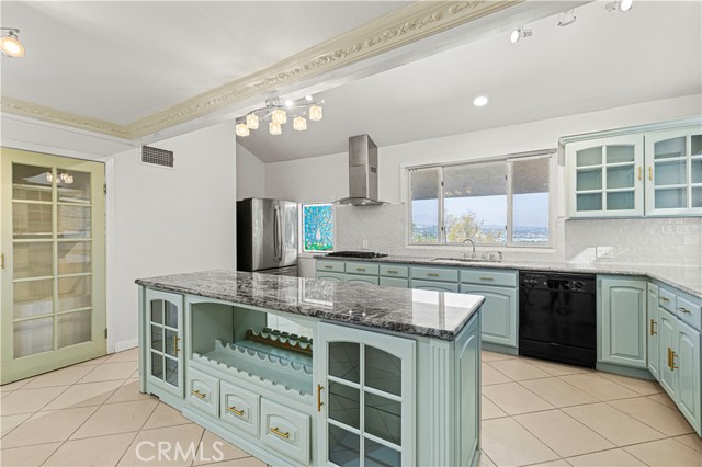 3916 Carnavon Way, Los Angeles CA: https://media.crmls.org/medias/1be74936-4bd9-47b0-a17e-1fae38bafb26.jpg