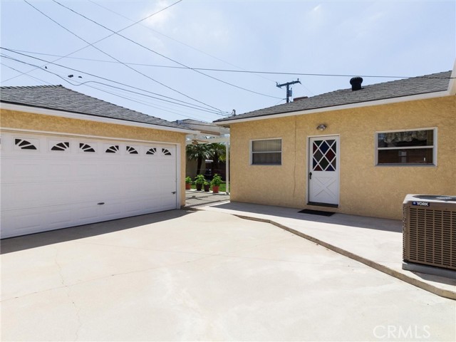 Detail Gallery Image 30 of 39 For 4856 Lomina Ave, Lakewood,  CA 90713 - 3 Beds | 1 Baths