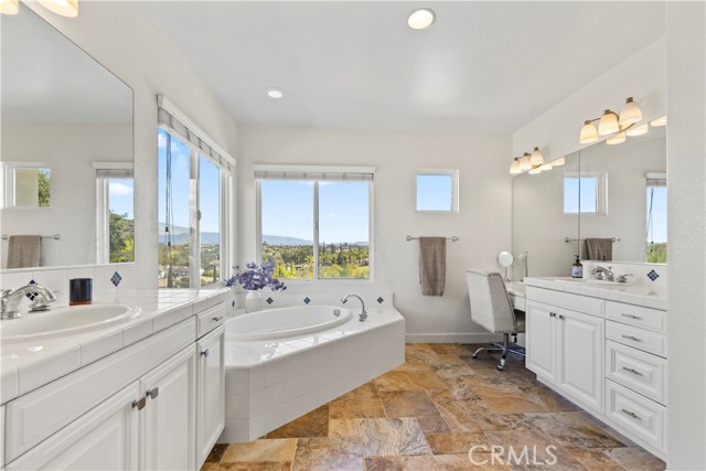 Detail Gallery Image 31 of 66 For 380 Highland Oaks Ct, Fallbrook,  CA 92028 - 5 Beds | 4/1 Baths