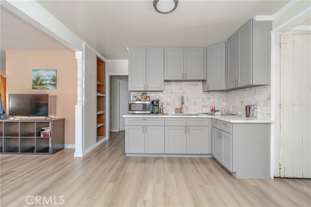 14048 Roscoe Boulevard, Panorama City CA: https://media.crmls.org/medias/1be9ac95-b600-4eec-accf-96c5703ea0f7.jpg