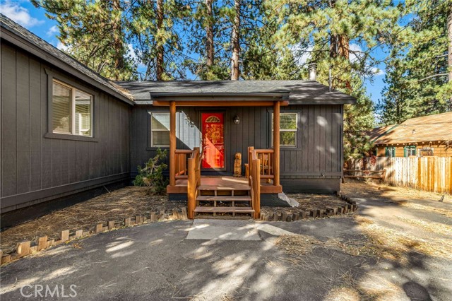 Detail Gallery Image 8 of 51 For 802 Knickerbocker Rd, Big Bear Lake,  CA 92315 - 2 Beds | 2 Baths