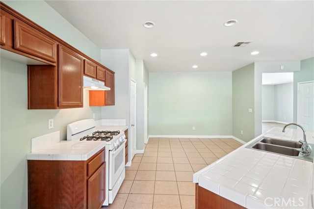 Detail Gallery Image 11 of 35 For 12660 Dulce St, Victorville,  CA 92392 - 4 Beds | 2 Baths