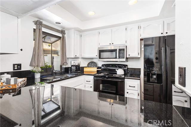 Detail Gallery Image 7 of 21 For 924 Hyde Ct, Costa Mesa,  CA 92626 - 2 Beds | 3 Baths