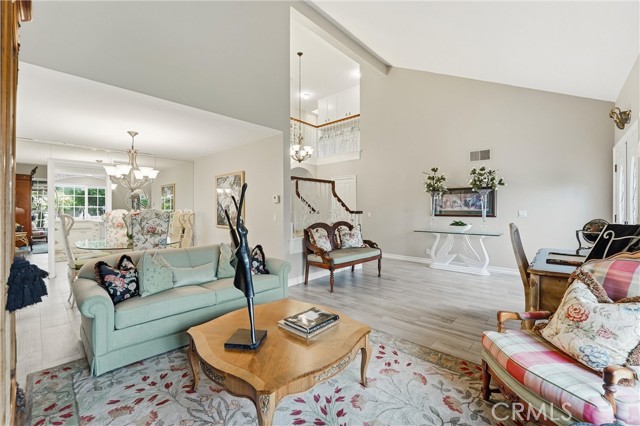 Detail Gallery Image 8 of 45 For 980 S Rutgers Circle, Anaheim Hills,  CA 92807 - 3 Beds | 3 Baths