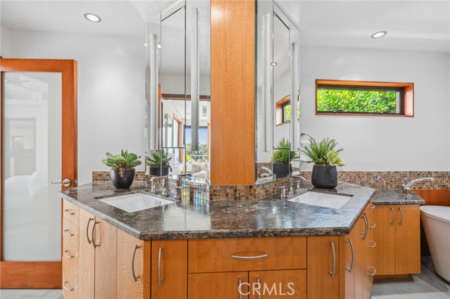 Detail Gallery Image 16 of 31 For 31532 Valido Rd, Laguna Beach,  CA 92651 - 4 Beds | 4/1 Baths