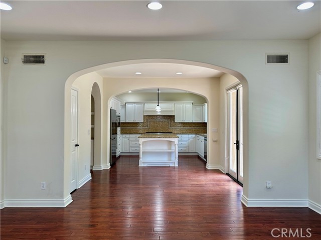 50 Winding Way, Irvine CA: https://media.crmls.org/medias/1bebc1e0-5a18-4cf8-83b9-fc80dba37ef4.jpg