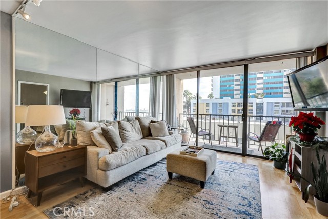 1750 E Ocean Boulevard, Long Beach CA: https://media.crmls.org/medias/1bec4848-6f02-4b9e-927e-f259a930e47e.jpg