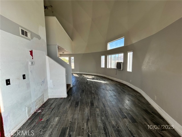 Detail Gallery Image 4 of 16 For 22677 South, Apple Valley,  CA 92307 - 3 Beds | 2 Baths