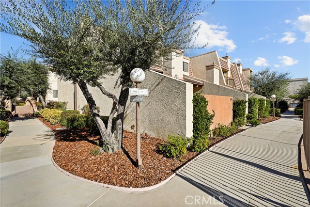 Detail Gallery Image 26 of 28 For 18409 Collins Street #D,  Tarzana,  CA 91356 - 2 Beds | 2/1 Baths