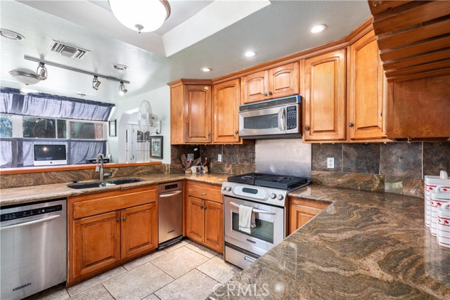 Detail Gallery Image 14 of 30 For 30639 3rd Ave, Redlands,  CA 92374 - 4 Beds | 2/1 Baths