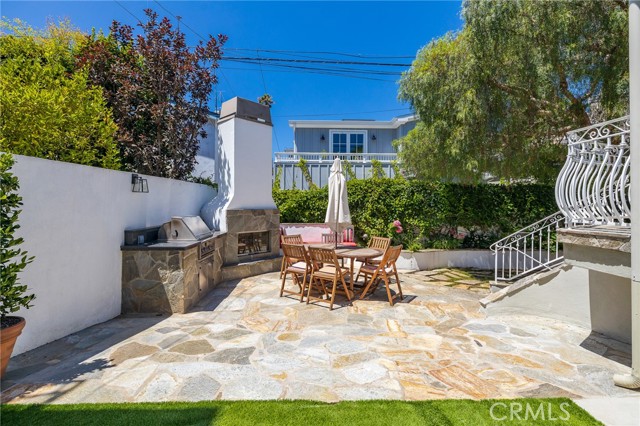 2317 Pine Avenue, Manhattan Beach, California 90266, 4 Bedrooms Bedrooms, ,3 BathroomsBathrooms,Residential,Sold,Pine,SB22177739