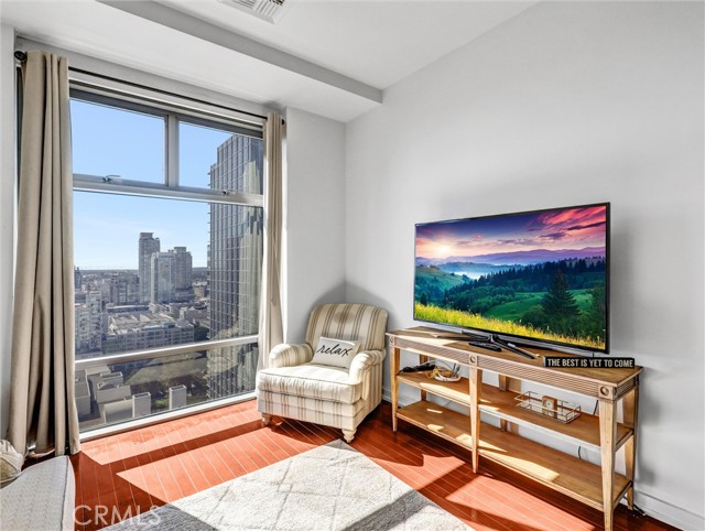 Detail Gallery Image 15 of 32 For 801 S Grand Ave #1812,  Los Angeles,  CA 90017 - 2 Beds | 2 Baths