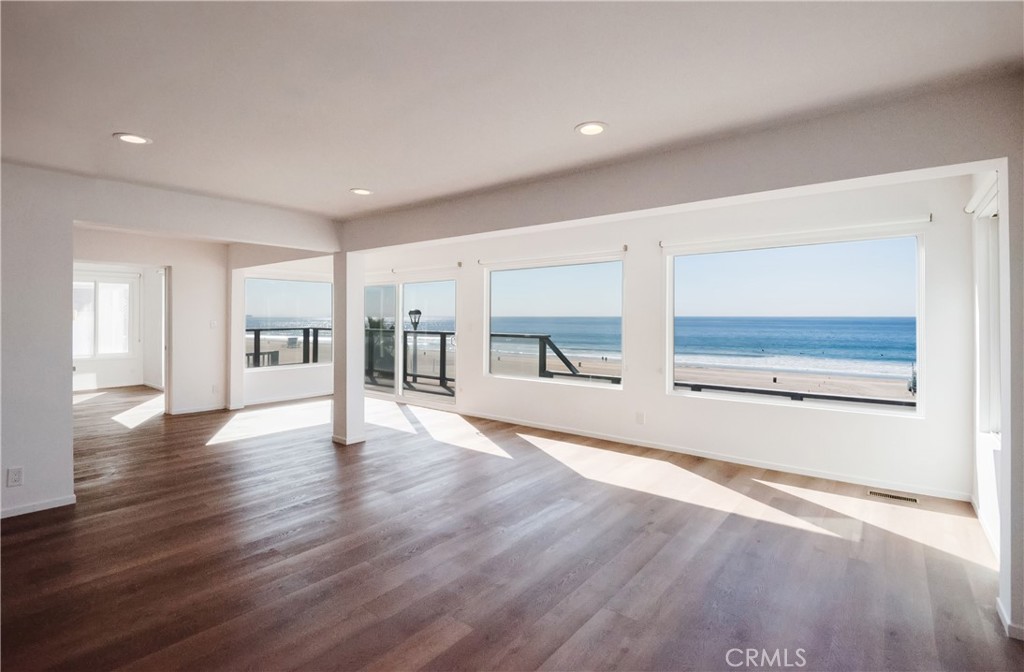 3608  The Strand