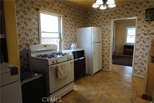 20512 Berendo Avenue, Torrance CA: https://media.crmls.org/medias/1bef2f5f-9a5c-4b54-8a64-c9a81a2d4bd2.jpg