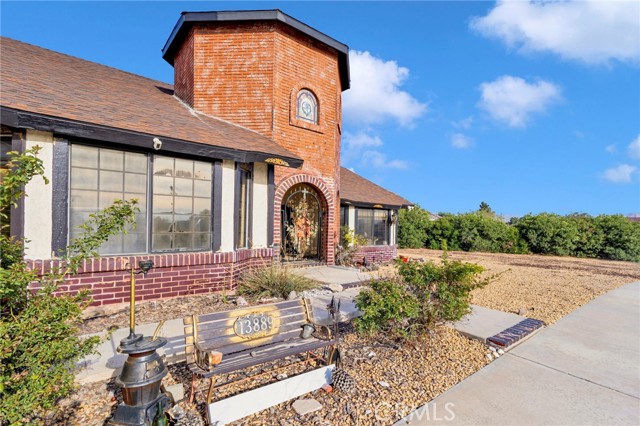 Detail Gallery Image 8 of 65 For 13889 Olathe Rd, Apple Valley,  CA 92307 - 5 Beds | 2/1 Baths