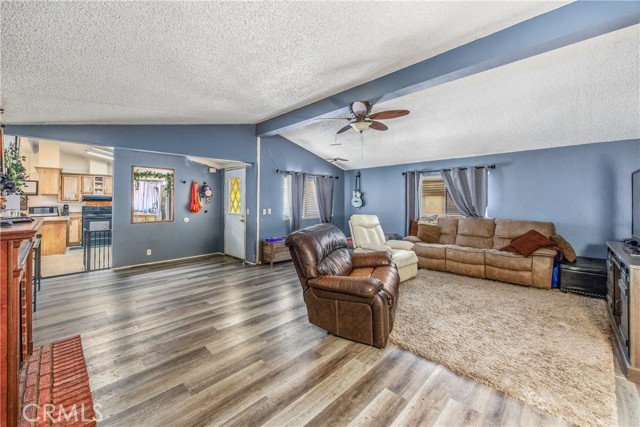 7717 Church Avenue, Highland CA: https://media.crmls.org/medias/1bf00411-e577-42d5-b7c6-f15296af2b68.jpg