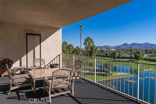 Detail Gallery Image 4 of 34 For 899 Island Dr #703,  Rancho Mirage,  CA 92270 - 3 Beds | 3/1 Baths