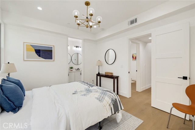 Detail Gallery Image 10 of 33 For 2414 Clark Ln #B,  Redondo Beach,  CA 90278 - 4 Beds | 4/2 Baths