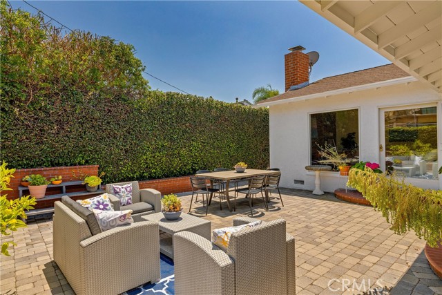 3313 Onrado Street, Torrance CA: https://media.crmls.org/medias/1bf1c2f3-2655-4f36-bccc-33d8b5f6ae90.jpg