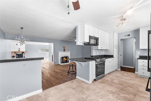 15072 Sussex Circle, Huntington Beach CA: https://media.crmls.org/medias/1bf24e36-bec1-4d22-9ada-4ebecd843c28.jpg