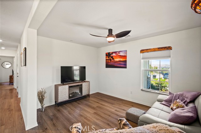 27834 Via Santa Catarina, Menifee CA: https://media.crmls.org/medias/1bf52eeb-7f1e-48a0-a8ef-b0384ceb16bc.jpg