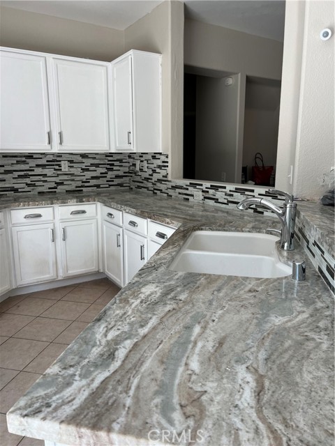 Kitchen quartz countertop