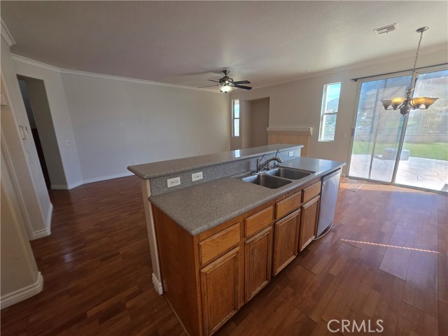 Detail Gallery Image 3 of 21 For 16080 Edgewater, Moreno Valley,  CA 92551 - 4 Beds | 2/1 Baths