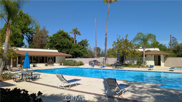 22304 Devonshire ST Unit: 4