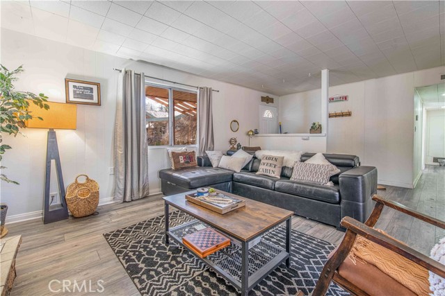 Detail Gallery Image 2 of 24 For 410 Oriole, Big Bear Lake,  CA 92315 - 3 Beds | 2 Baths