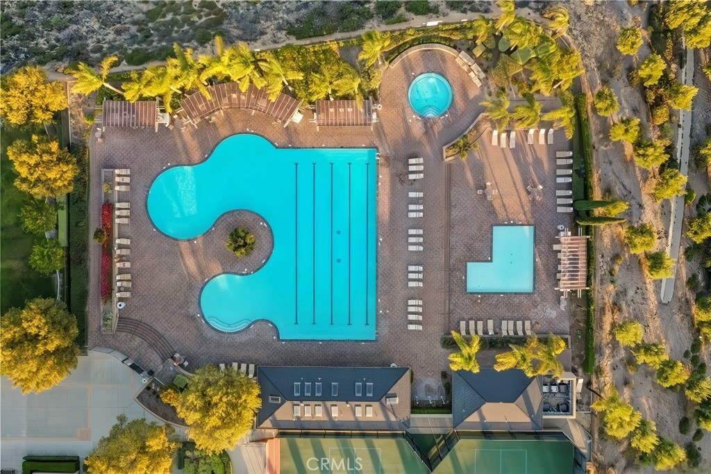 https://media.crmls.org/medias/1bf84e36-bfb1-44d6-be04-3bb2034e4a0c.jpg?preset=X-Large