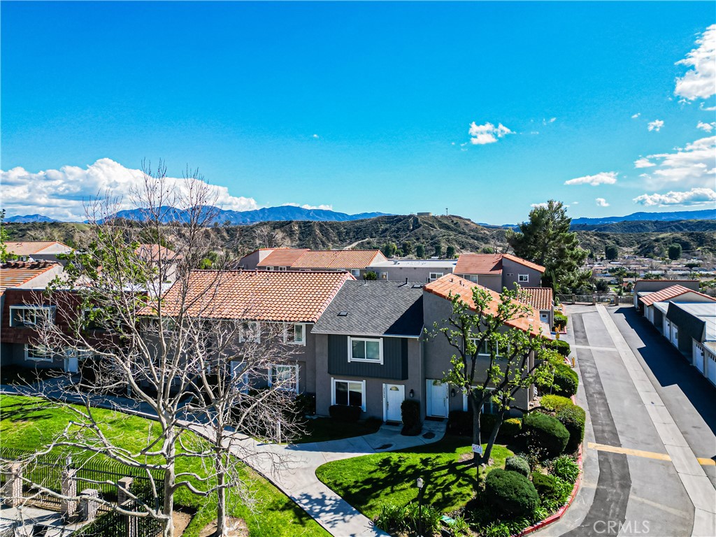 https://media.crmls.org/medias/1bf884fd-ca79-4151-9936-7fb285350bc7.jpg?preset=X-Large