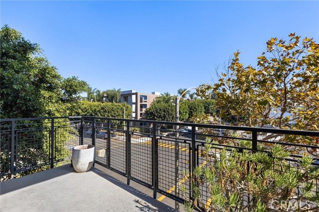 Detail Gallery Image 28 of 41 For 835 Locust Ave #322,  Long Beach,  CA 90813 - 1 Beds | 1 Baths