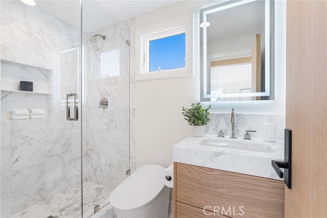 105 A Surfside Avenue, Surfside CA: https://media.crmls.org/medias/1bf99f6c-8a57-4f9c-83e2-61ae28845bf5.jpg