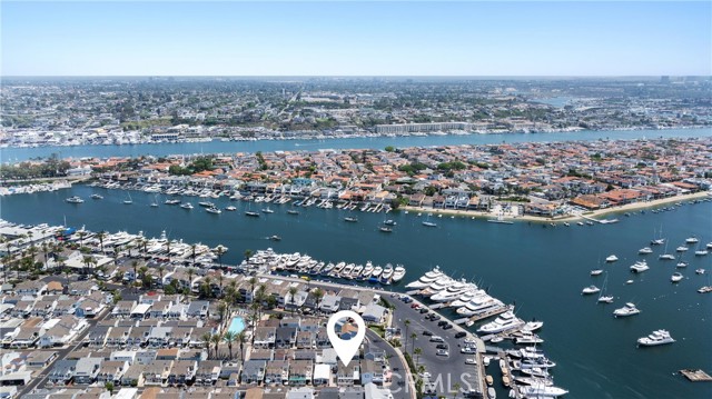 45 Drake Street, Newport Beach CA: https://media.crmls.org/medias/1bfa5274-c302-41ee-a2e9-d012f0897542.jpg