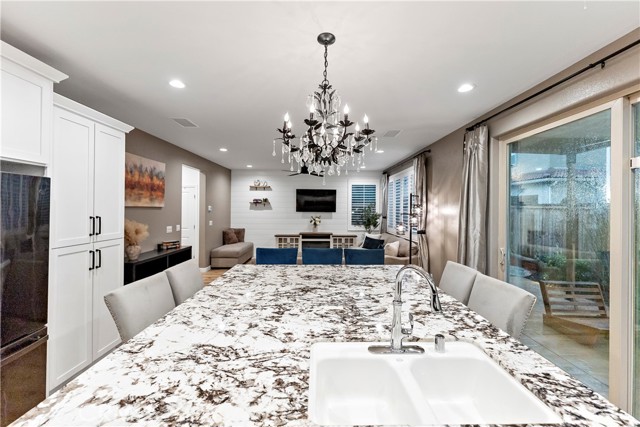 Detail Gallery Image 7 of 16 For 4301 San Miguel, Madera,  CA 93636 - 3 Beds | 2/1 Baths