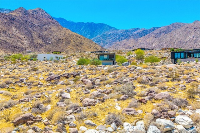 1961 Vista Palisades Drive, Palm Springs CA: https://media.crmls.org/medias/1bfb2108-5ab4-465f-a049-5d49e0326f63.jpg