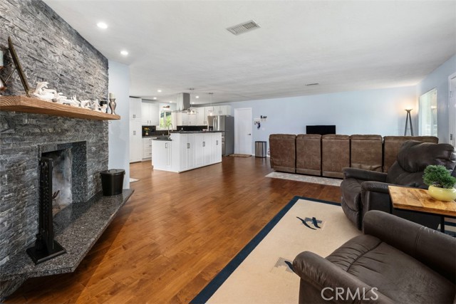 142 Hope Street, Ramona CA: https://media.crmls.org/medias/1bfc8e64-387d-4367-87e7-f41b125f0c5d.jpg