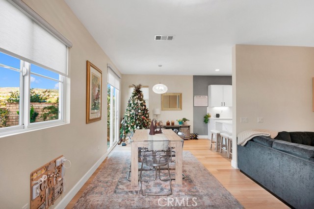 20022 Satsuma, Saugus CA: https://media.crmls.org/medias/1bfd8d18-3e05-45c9-a3f7-96c8836f87c3.jpg