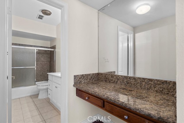 Detail Gallery Image 9 of 19 For 14247 Riverside Dr #104,  Sherman Oaks,  CA 91423 - 2 Beds | 2 Baths