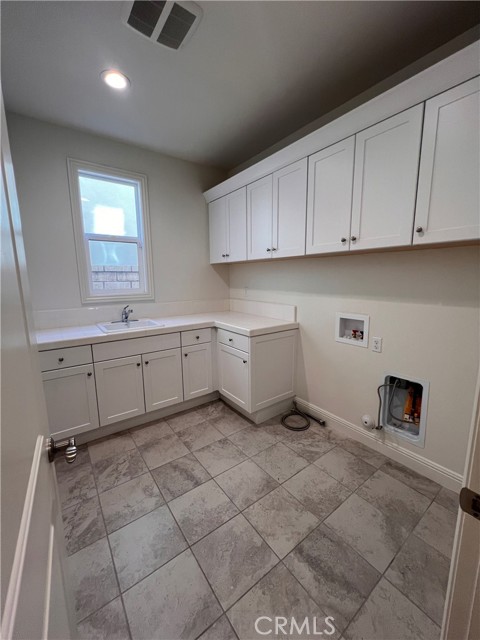 29 Caspian, Lake Forest CA: https://media.crmls.org/medias/1bfe9137-1d3e-4c07-ad58-23f4a4b51f66.jpg